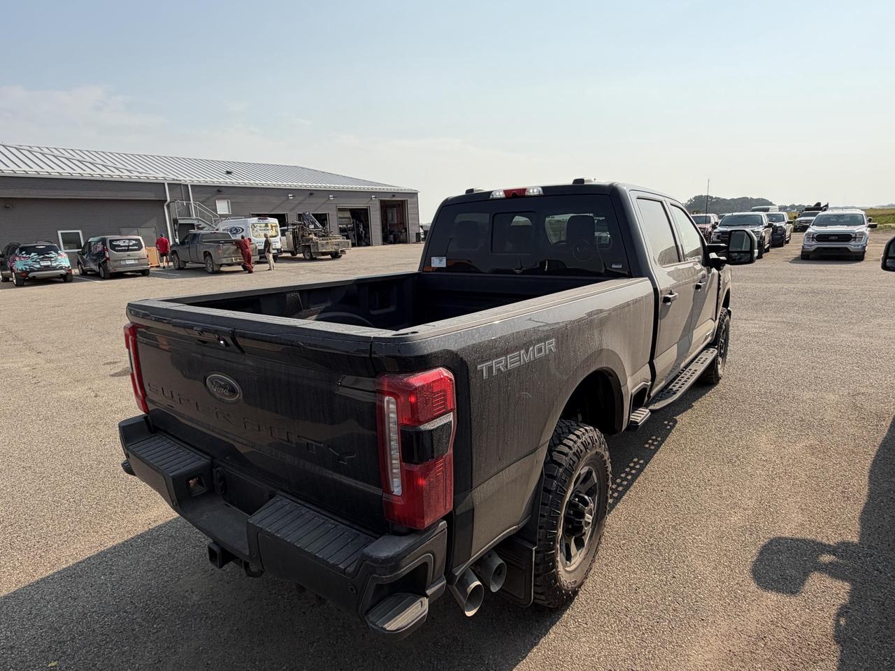 2026 Ford F-350 Super Duty SRW LARIAT Tremor Employee Pricing on NOW!! Photo4