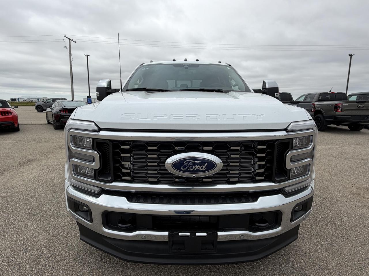 2026 Ford F-450 Super Duty DRW Lariat Photo2