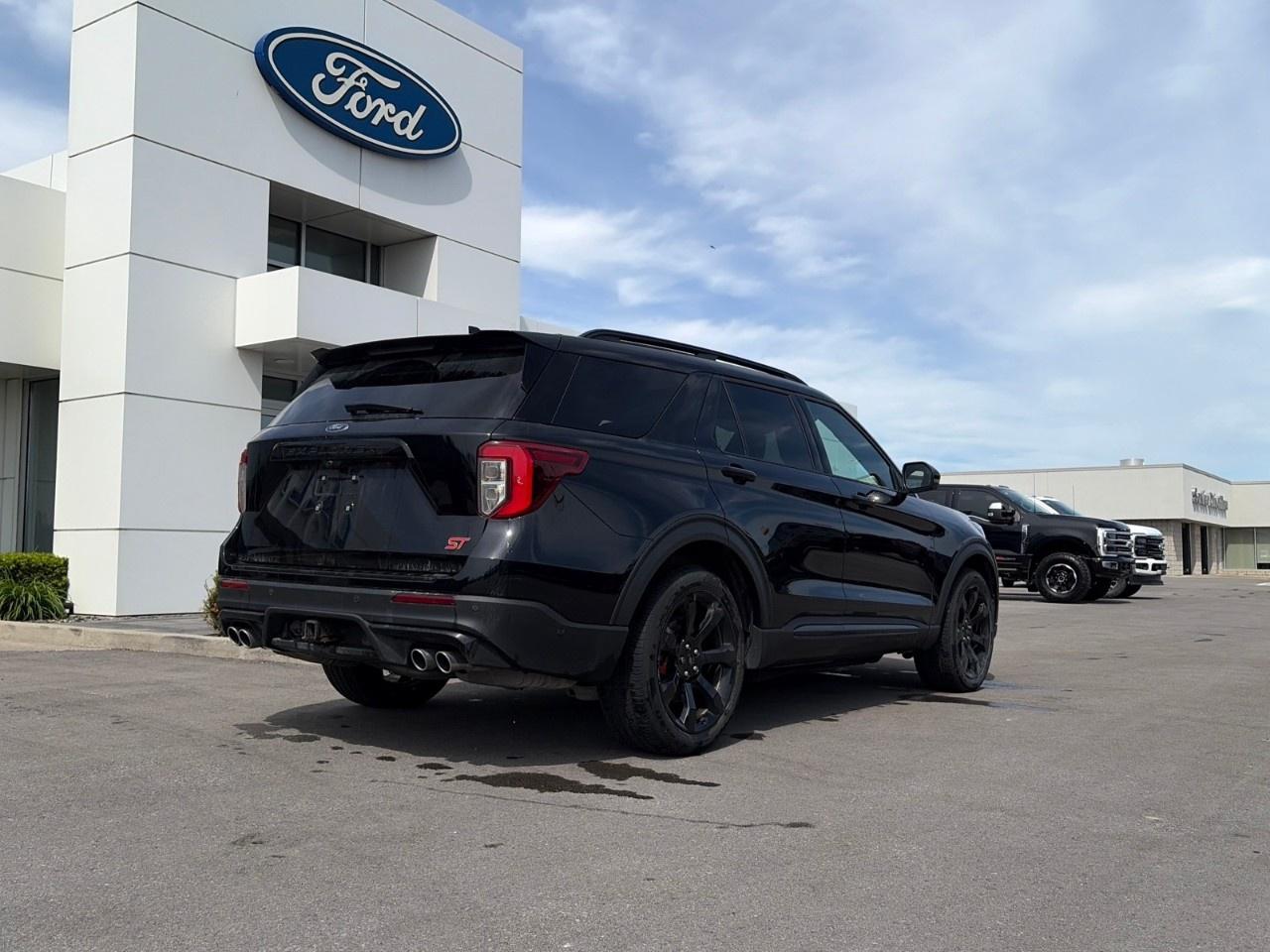2021 Ford Explorer ST 4WD Photo2