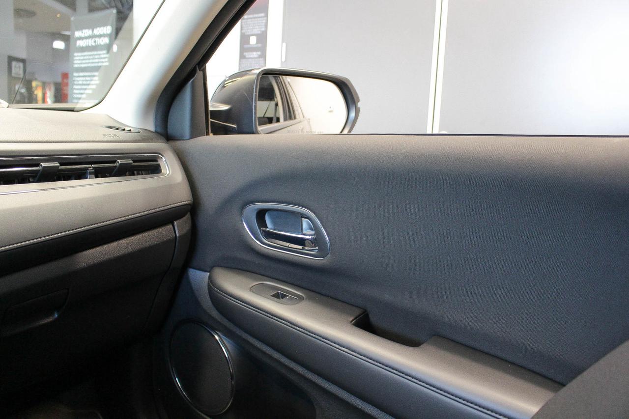 2016 Honda HR-V EX LOW KMS - HEATED FRONT SEATS - CD PLAYER Photo
