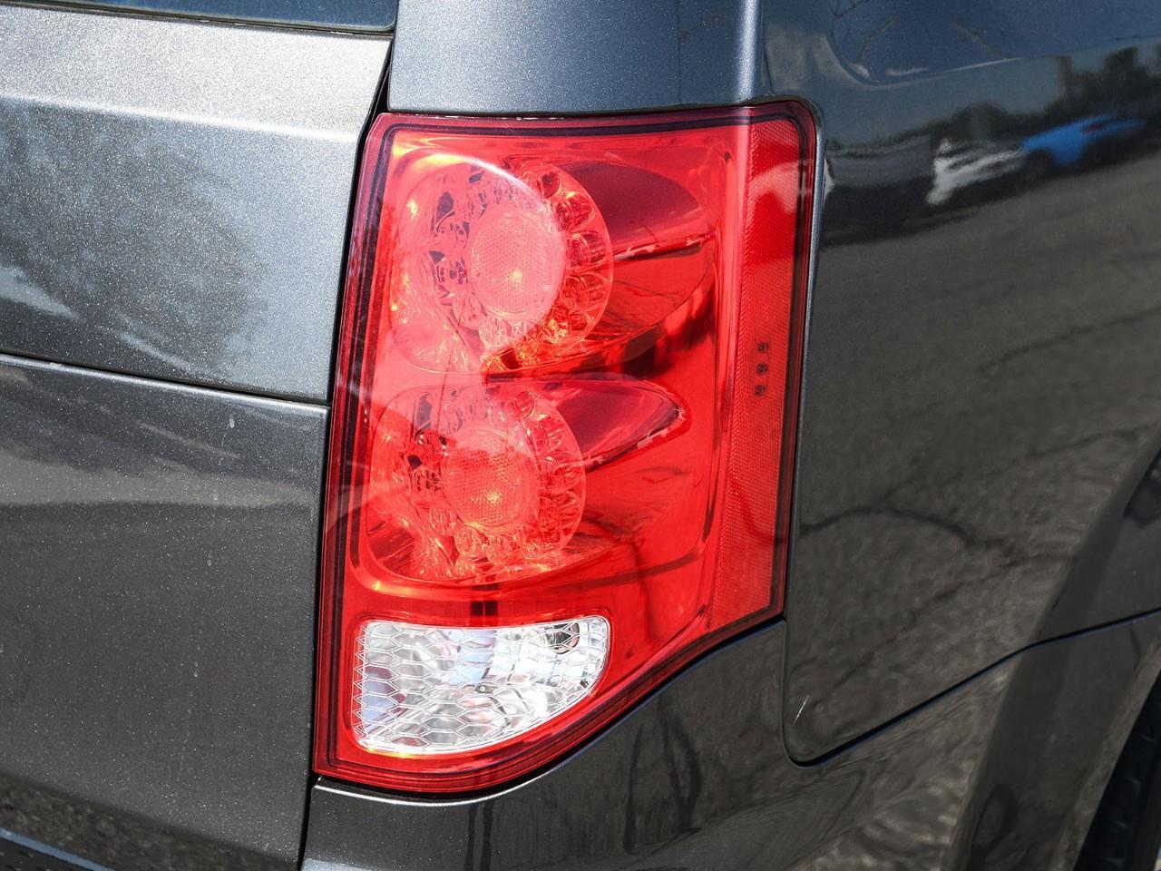 2014 Dodge Grand Caravan SE/SXT Photo