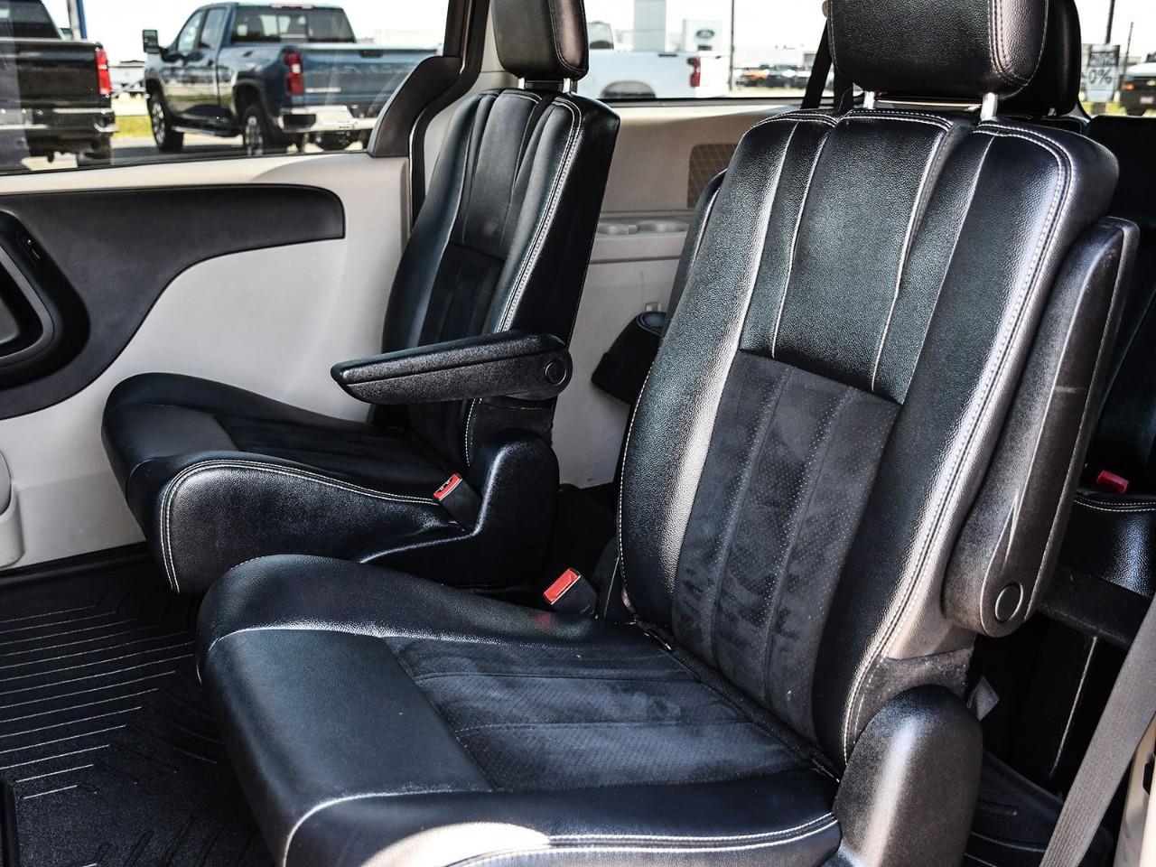 2014 Dodge Grand Caravan SE/SXT Photo