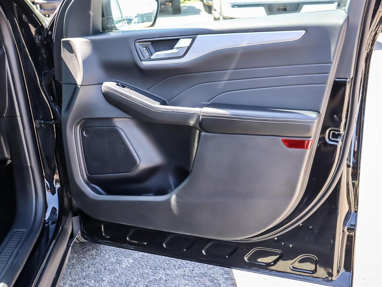 2024 Ford Escape Platinum AWD | Leather | Power Tail Gate | Photo