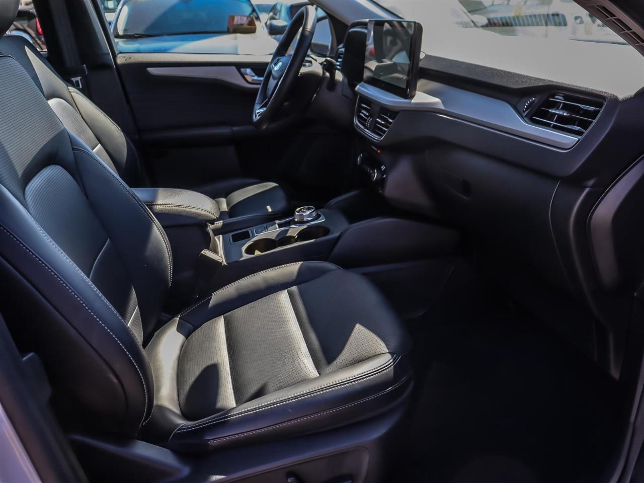 2025 Ford Escape Platinum AWD | Leather | 2.0L | Photo