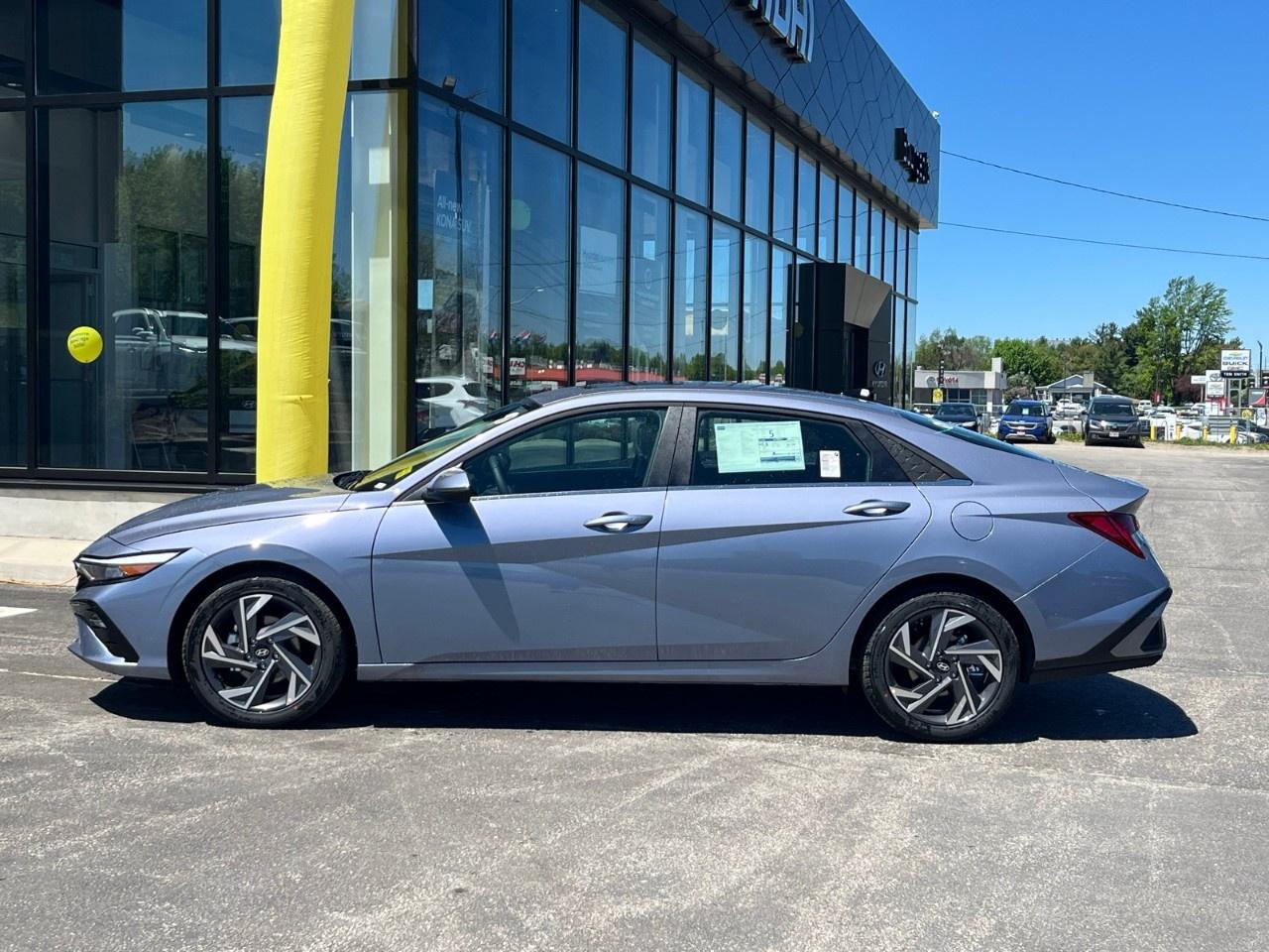 2026 Hyundai Elantra Luxury IVT Photo