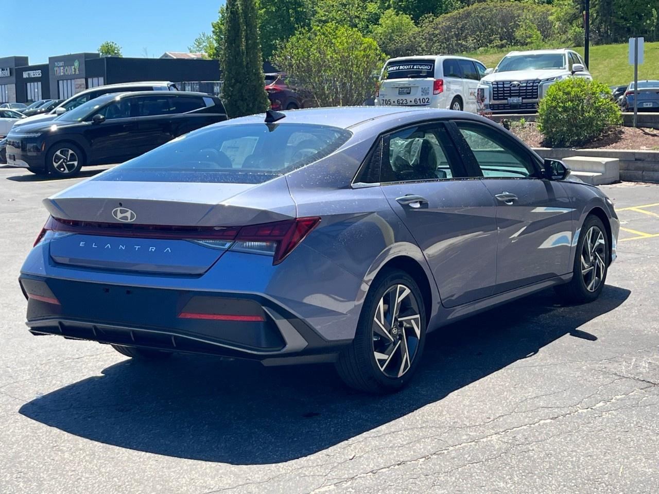2026 Hyundai Elantra Luxury IVT Photo