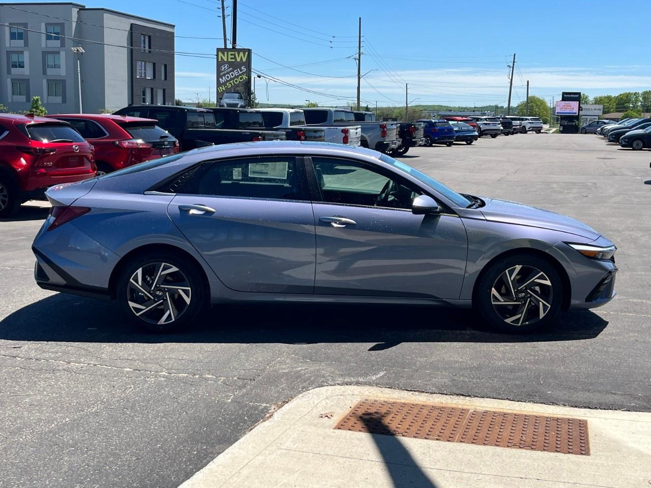 2026 Hyundai Elantra Luxury IVT Photo