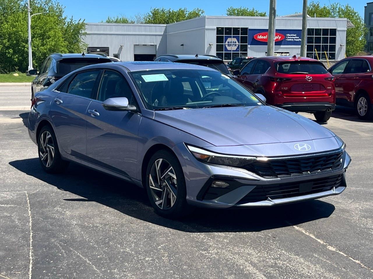 2026 Hyundai Elantra Luxury IVT Photo