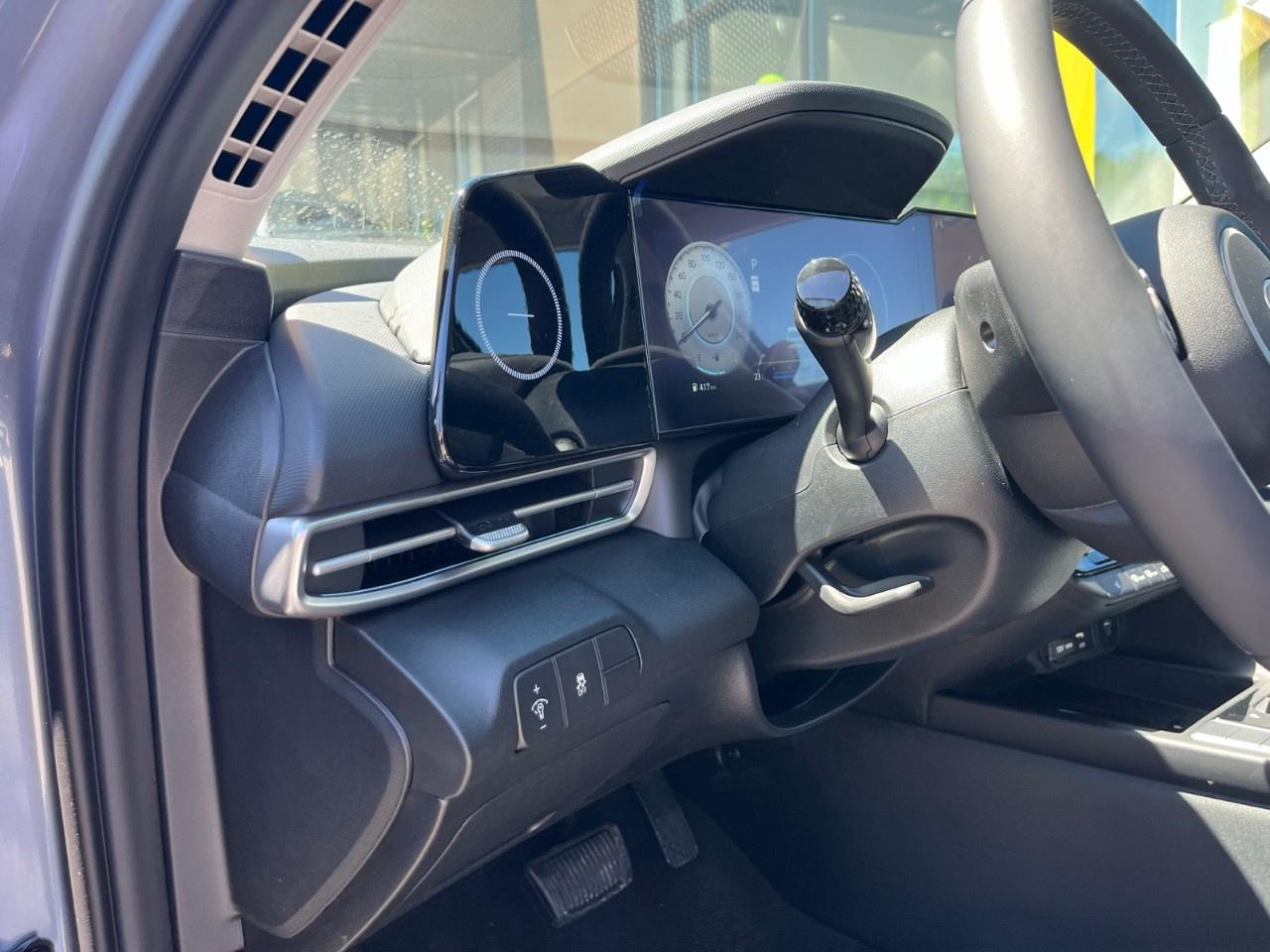 2026 Hyundai Elantra Luxury IVT Photo