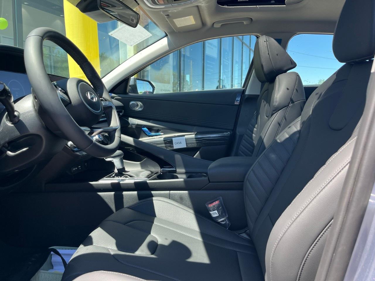 2026 Hyundai Elantra Luxury IVT Photo