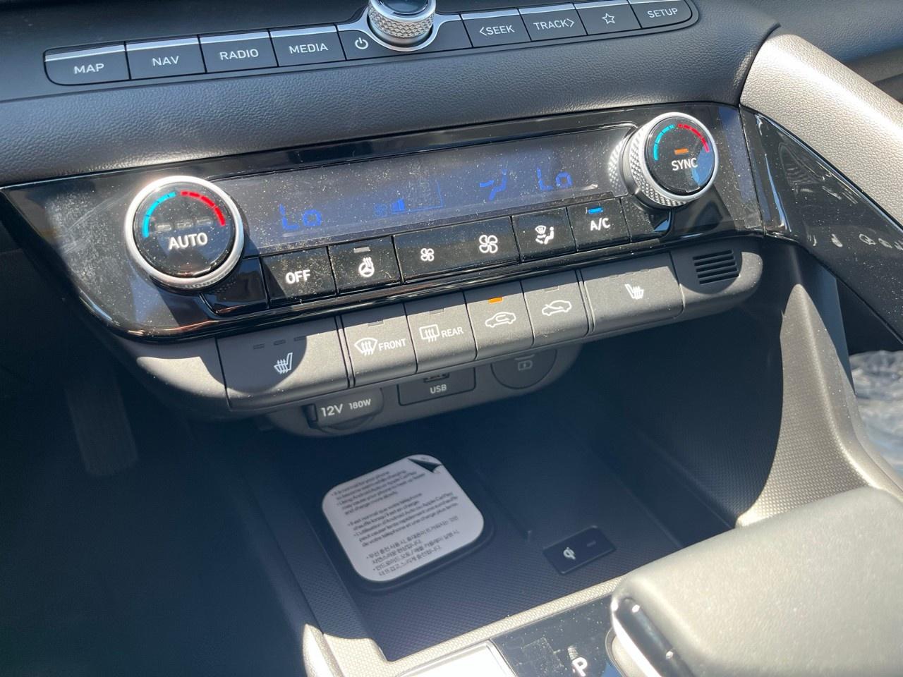 2026 Hyundai Elantra Luxury IVT Photo