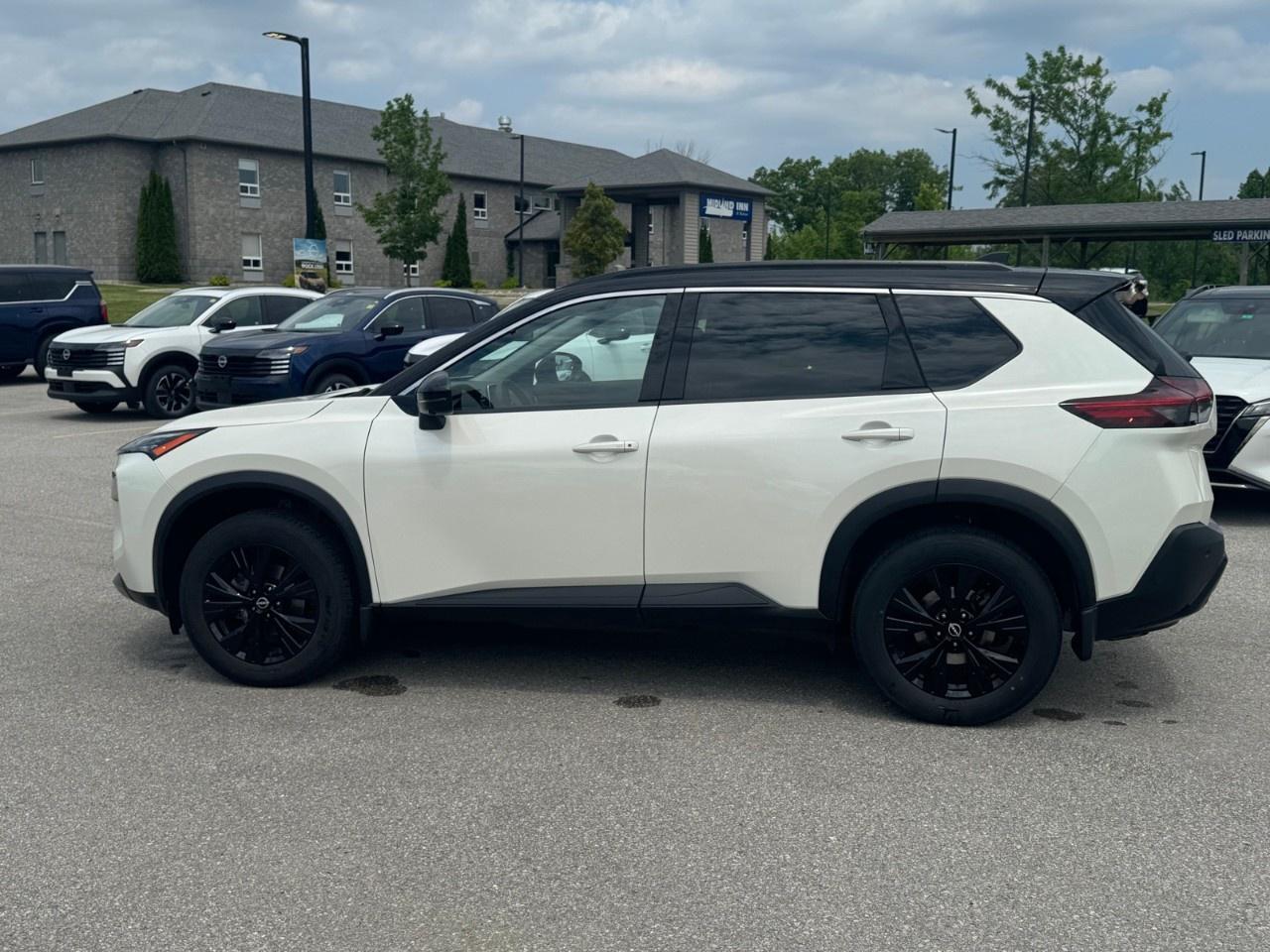 2023 Nissan Rogue Midnight Edition Photo