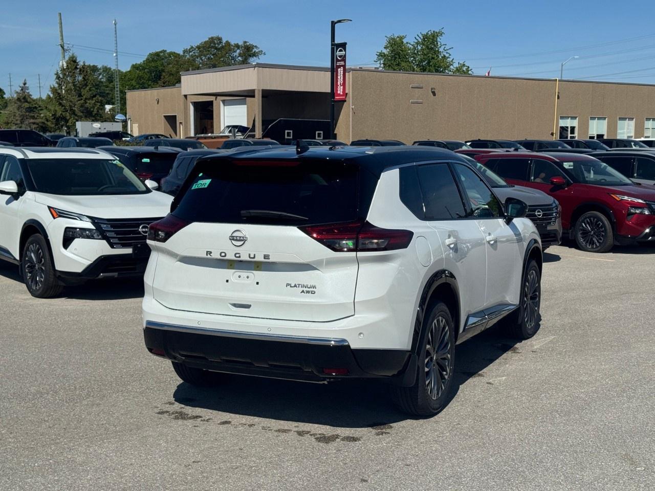 2026 Nissan Rogue AWD Platinum Photo2