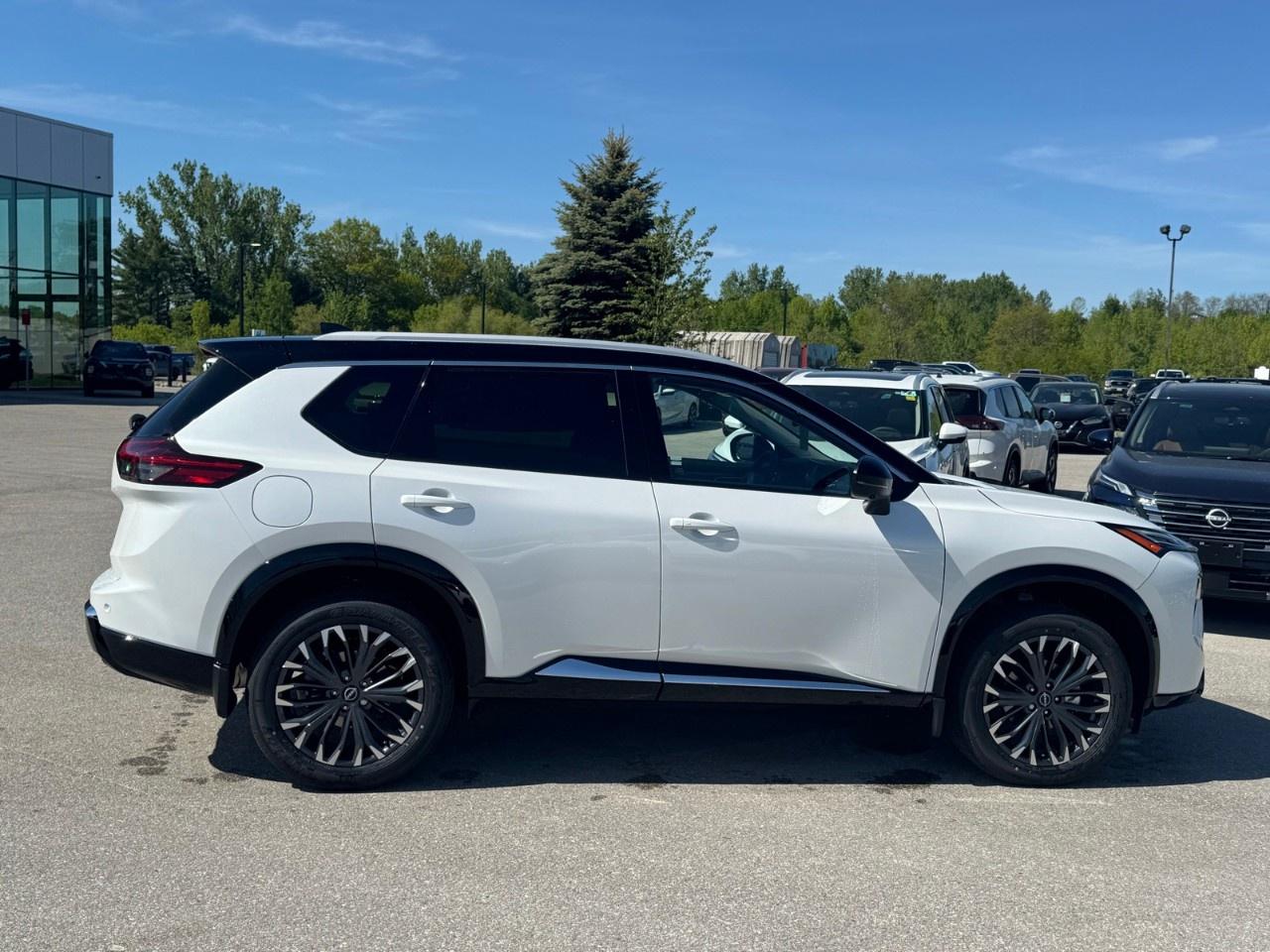 2026 Nissan Rogue AWD Platinum Photo