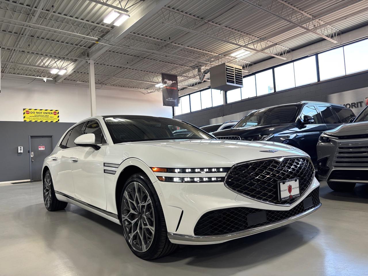 2023 Genesis G90 3.5T Prestige|AWD|AUTODOORS|MASSAGE|FORGEDCARBON|+ Photo