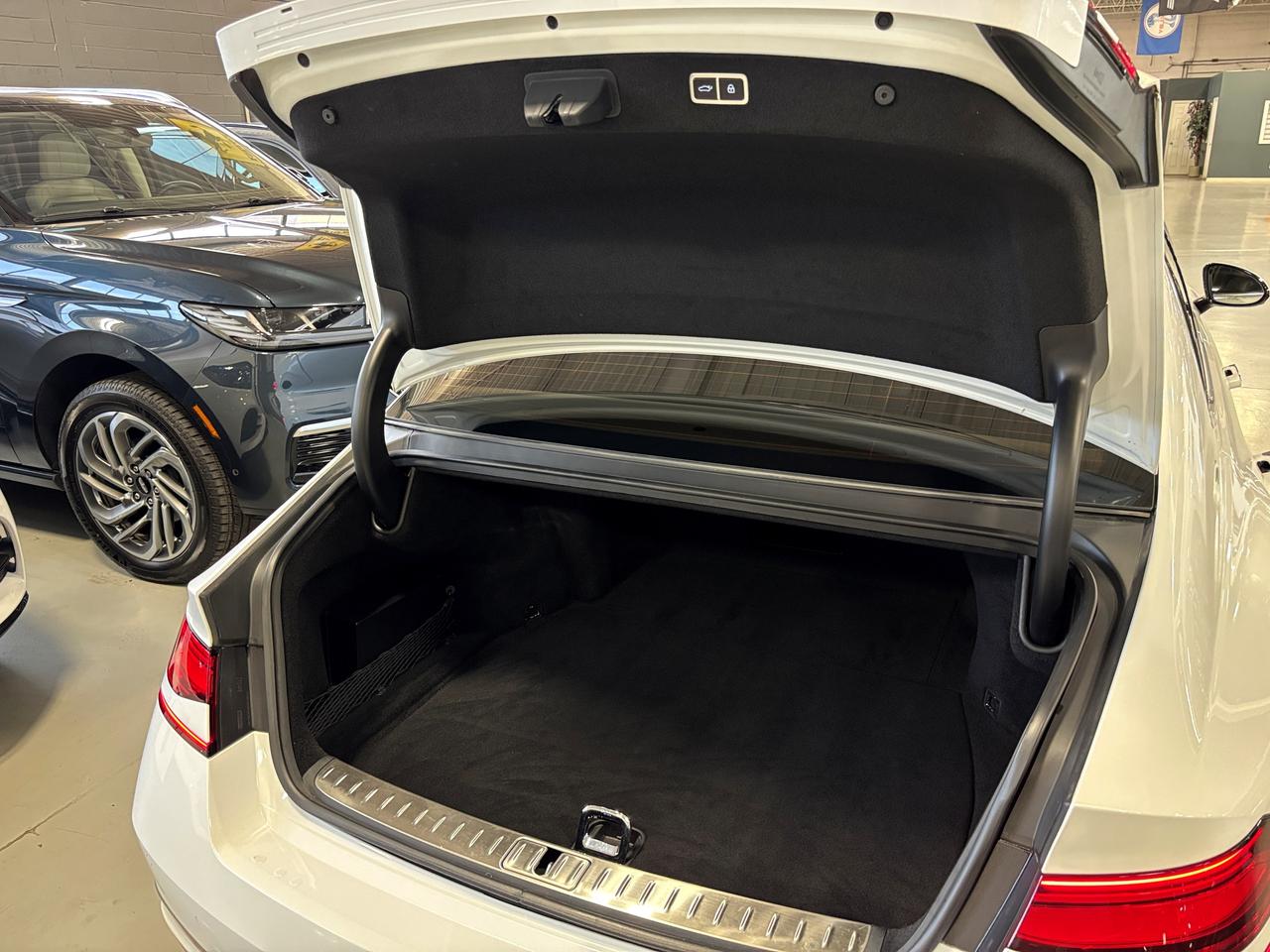 2023 Genesis G90 3.5T Prestige|AWD|AUTODOORS|MASSAGE|FORGEDCARBON|+ Photo