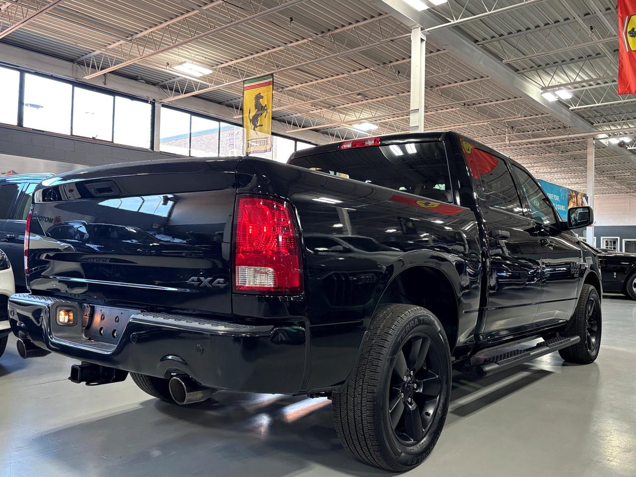 2022 RAM 1500 Classic Express|V8HEMI|4X4|CREWCAB|6PASSENGER|SXM|BACKCAM| Photo