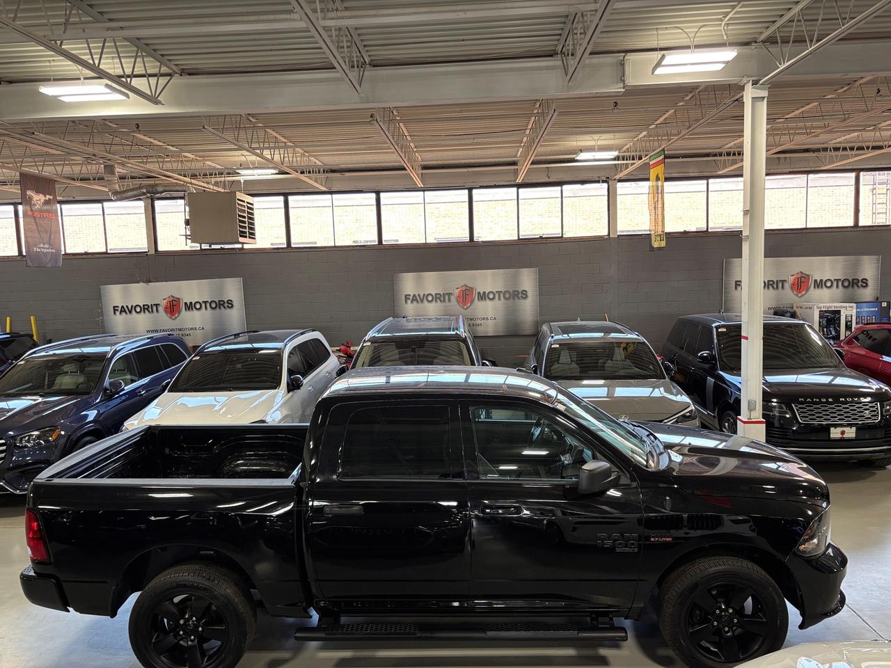 2022 RAM 1500 Classic Express|V8HEMI|4X4|CREWCAB|6PASSENGER|SXM|BACKCAM| Photo2