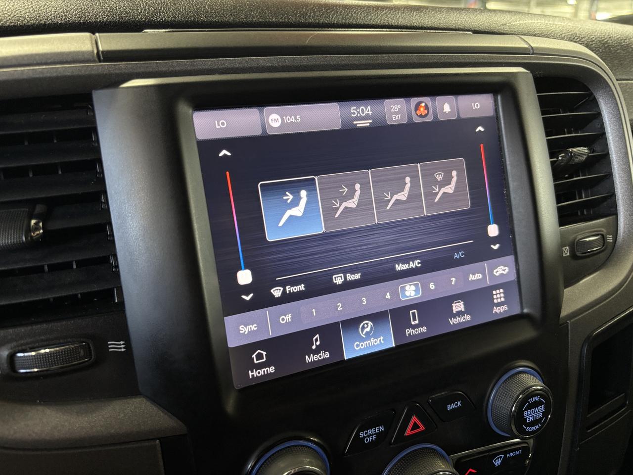 2022 RAM 1500 Classic Express|V8HEMI|4X4|CREWCAB|6PASSENGER|SXM|BACKCAM| Photo