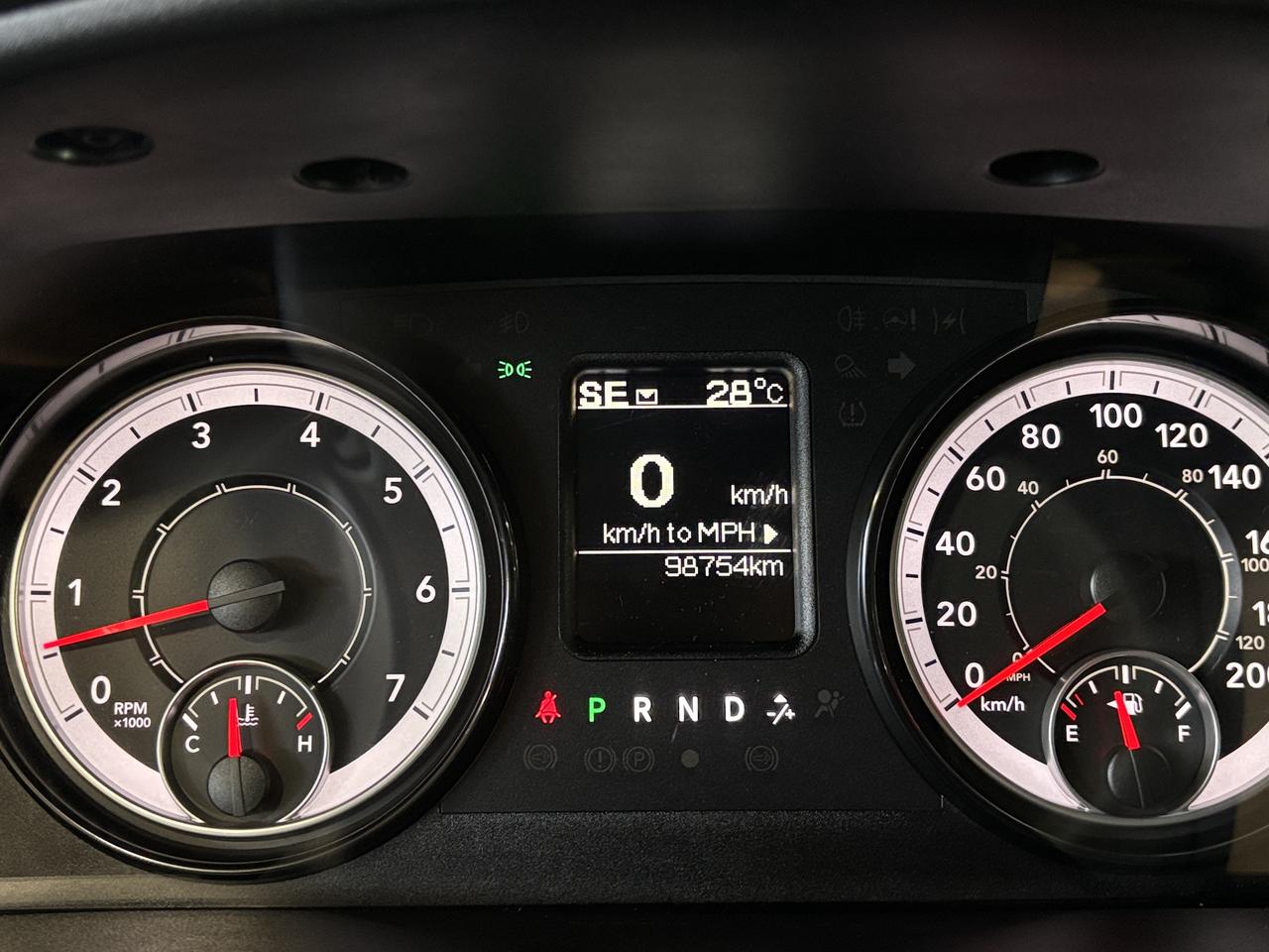 2022 RAM 1500 Classic Express|V8HEMI|4X4|CREWCAB|6PASSENGER|SXM|BACKCAM| Photo