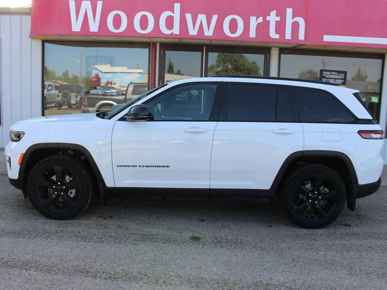 Used 2023 Jeep Grand Cherokee Altitude for sale in Kenton, MB
