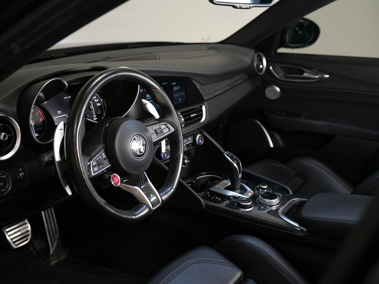 2022 Alfa Romeo Giulia QUADRIFOGLIO | HARMAN KARDON | CARBON FIBER Photo