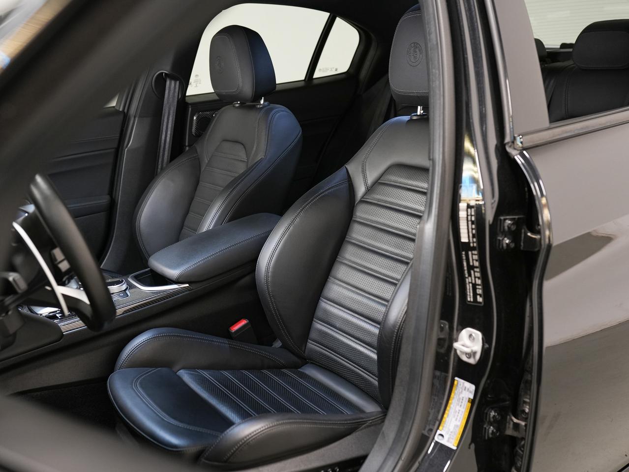 2022 Alfa Romeo Giulia QUADRIFOGLIO | HARMAN KARDON | CARBON FIBER Photo