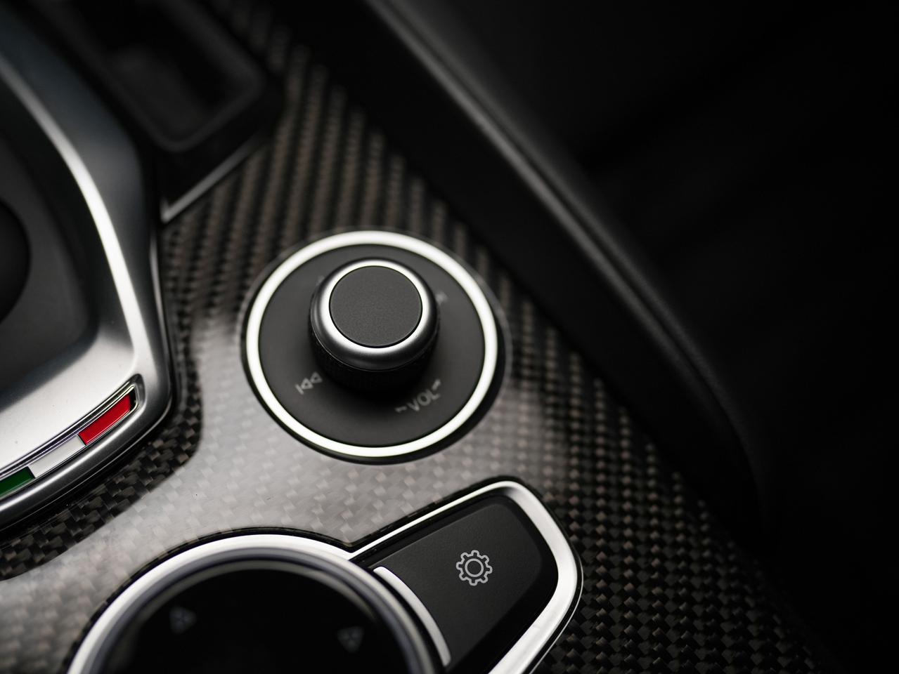 2022 Alfa Romeo Giulia QUADRIFOGLIO | HARMAN KARDON | CARBON FIBER Photo