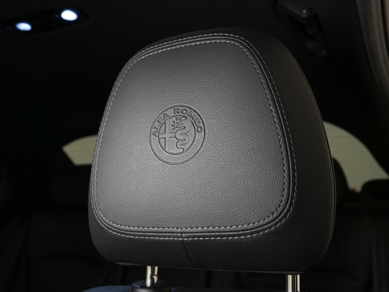 2022 Alfa Romeo Giulia QUADRIFOGLIO | HARMAN KARDON | CARBON FIBER Photo