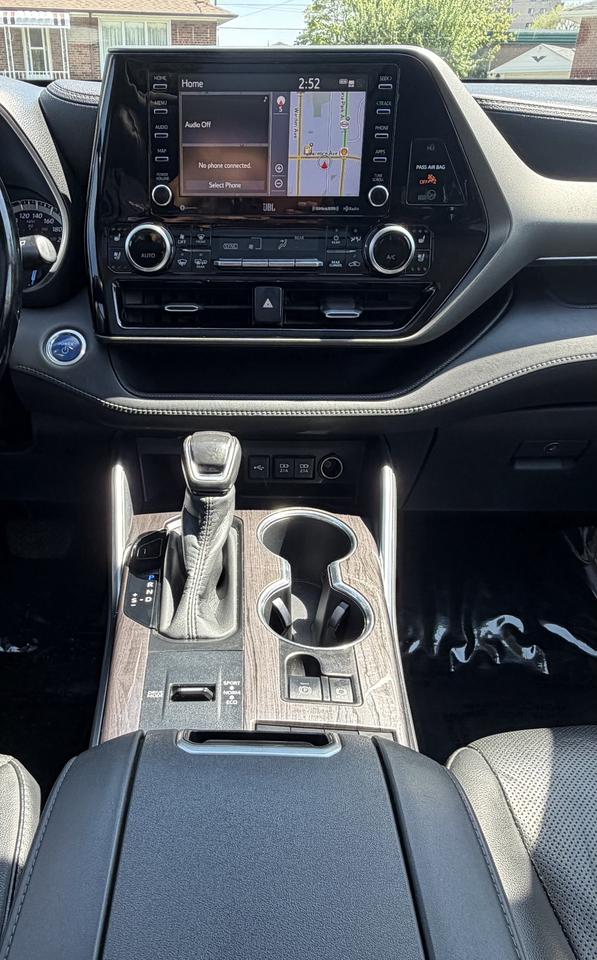 2020 Toyota Highlander HYBRID Limited AWD Photo