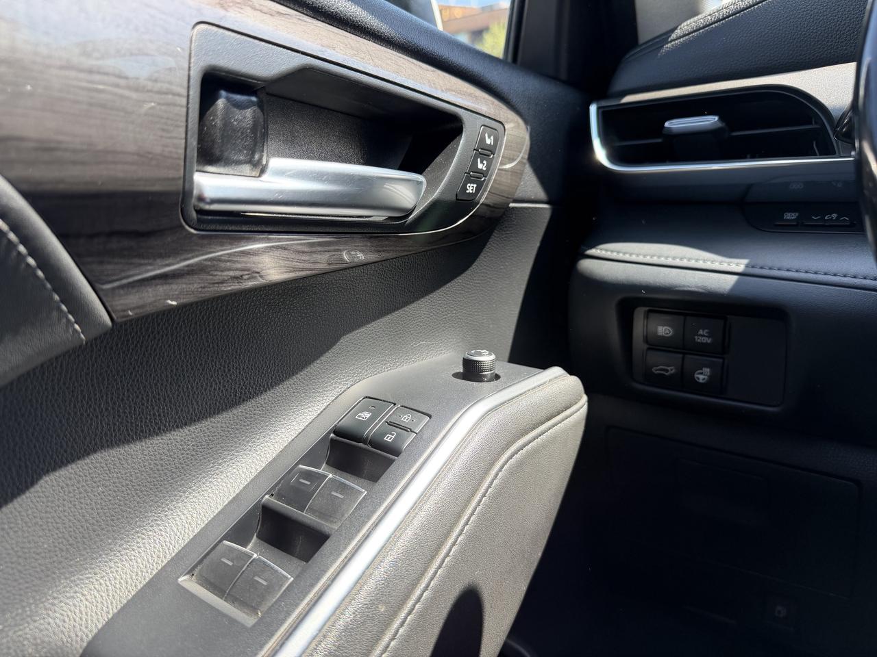 2020 Toyota Highlander HYBRID Limited AWD Photo