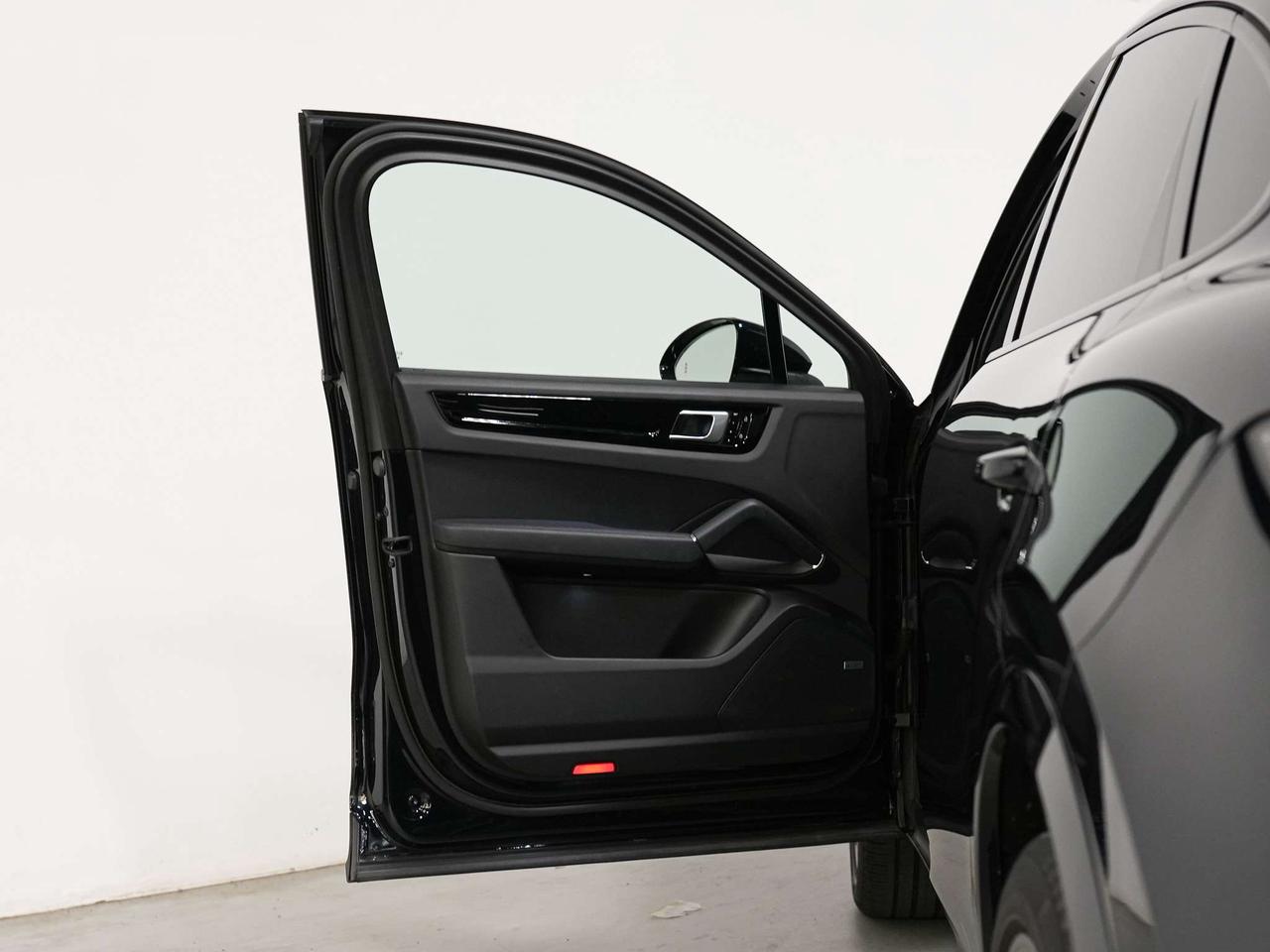 2021 Porsche Cayenne COUPE | PREMIUM PLUS PKG | BOSE | PANO | 21 IN Photo