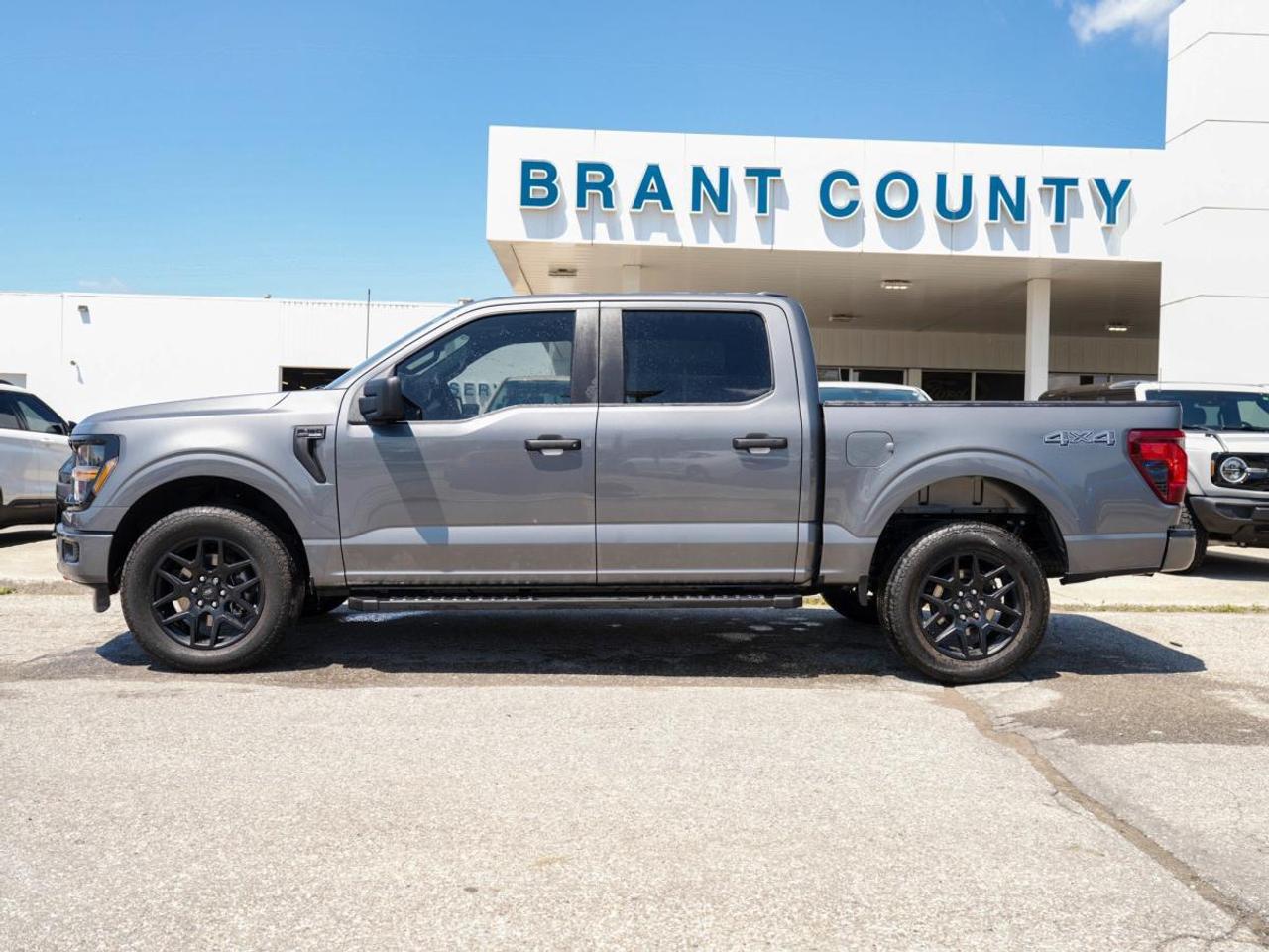 2025 Ford F-150 STX 4WD SuperCrew 5.5' Box | SUPER LOW KM | Photo