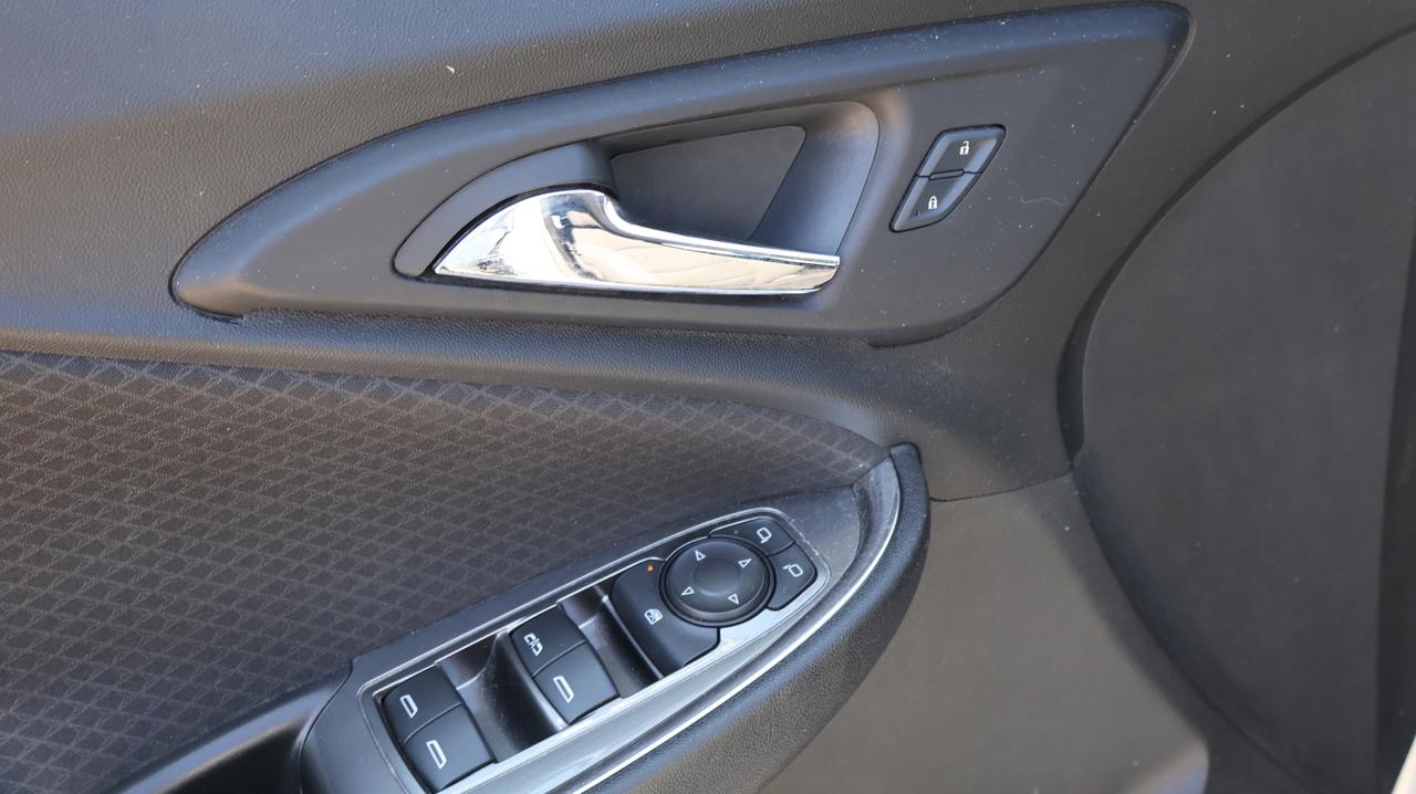2016 Chevrolet Malibu LT | Heated Mirrors Photo
