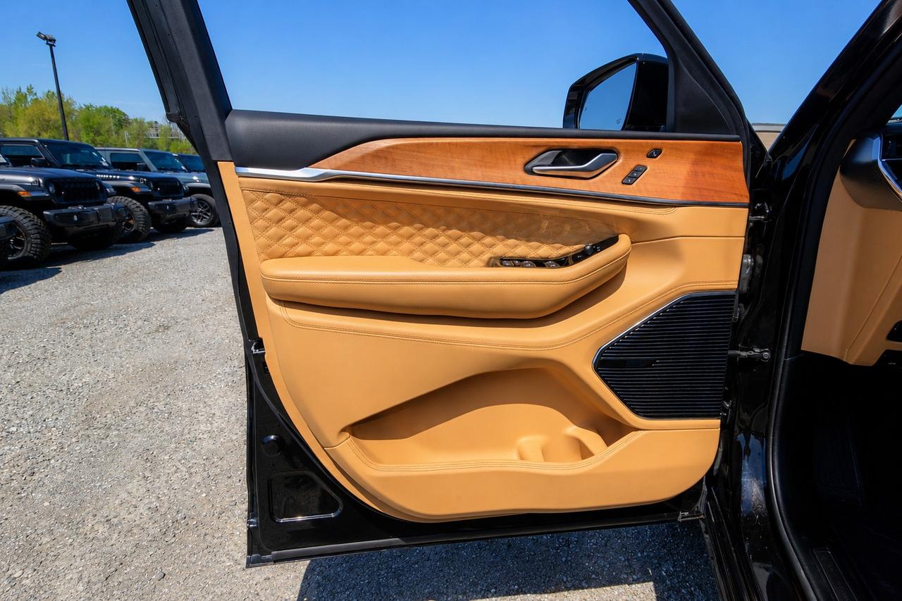 2023 Jeep Grand Cherokee L Summit Reserve High Altitude | Adv Protech | 4X4 Photo