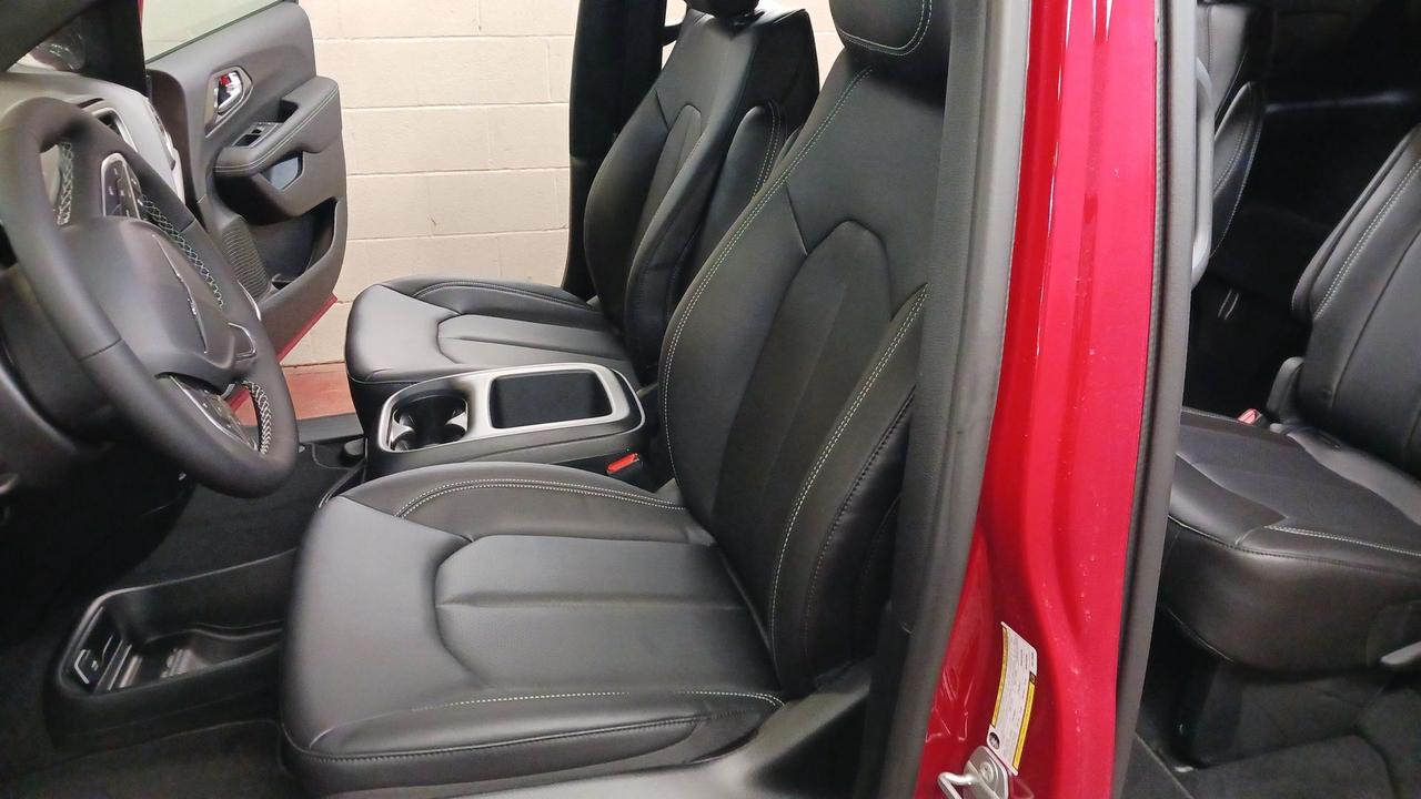 2026 Dodge Grand Caravan SXT Photo