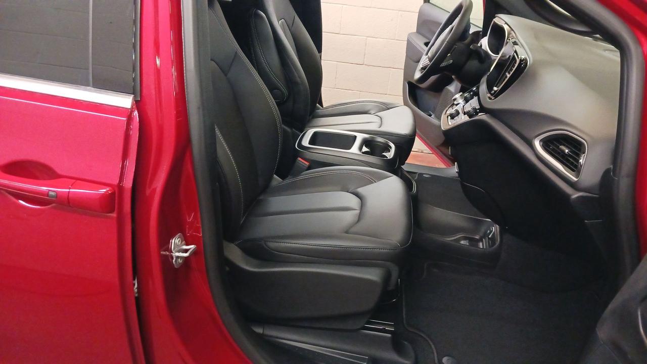 2026 Dodge Grand Caravan SXT Photo