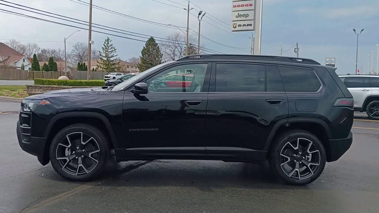 2026 Jeep Cherokee OVERLAND Photo4