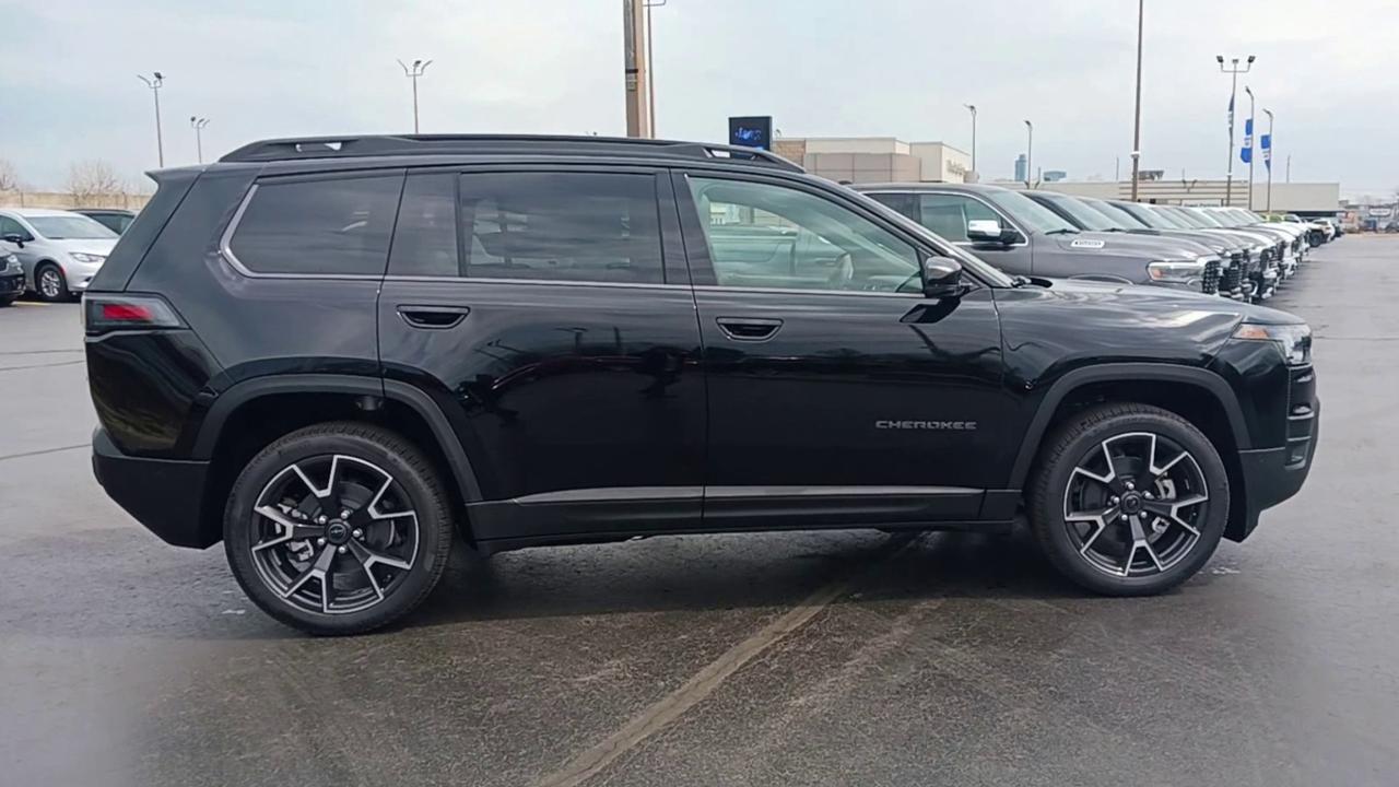 2026 Jeep Cherokee OVERLAND Photo