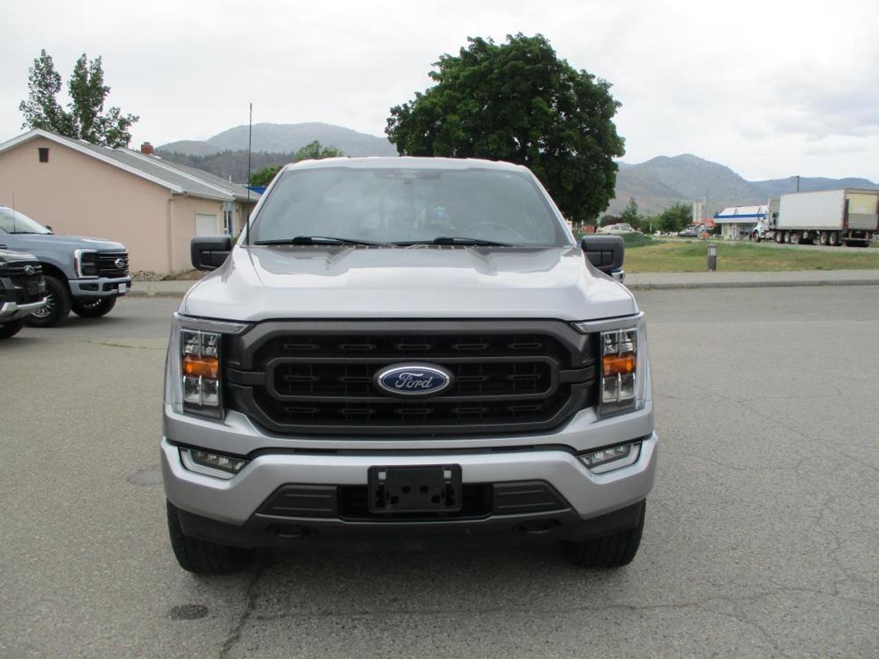 2021 Ford F-150 XLT CREW 4X4 6.5 BOX - Photo #2