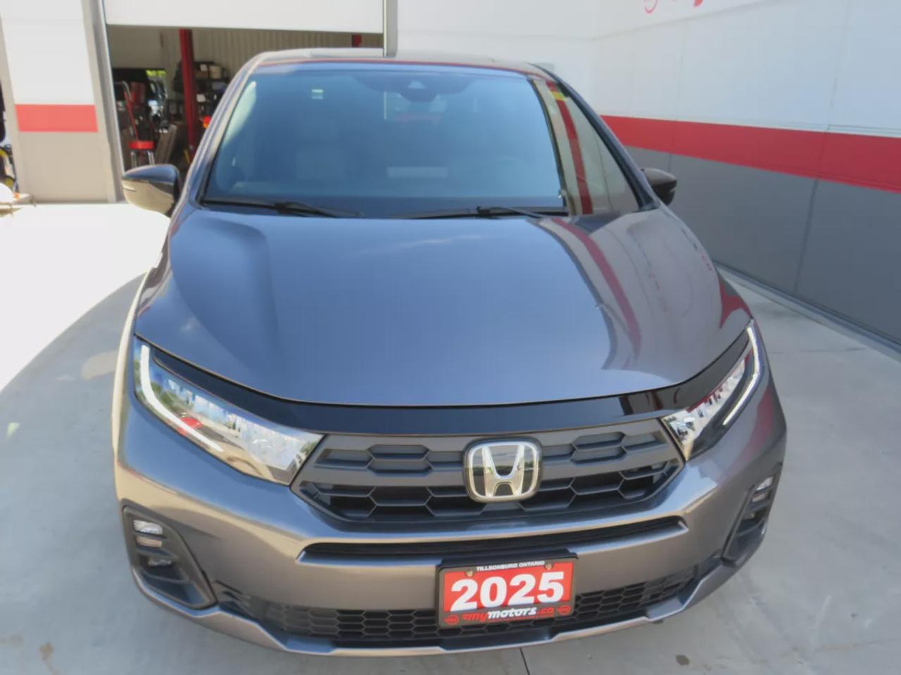 2025 Honda Odyssey Sport-L | Clean Carfax Report | 8 Passenger | Leather | Navigation | Sunroof | Stow and Go | Power Doors | Photo