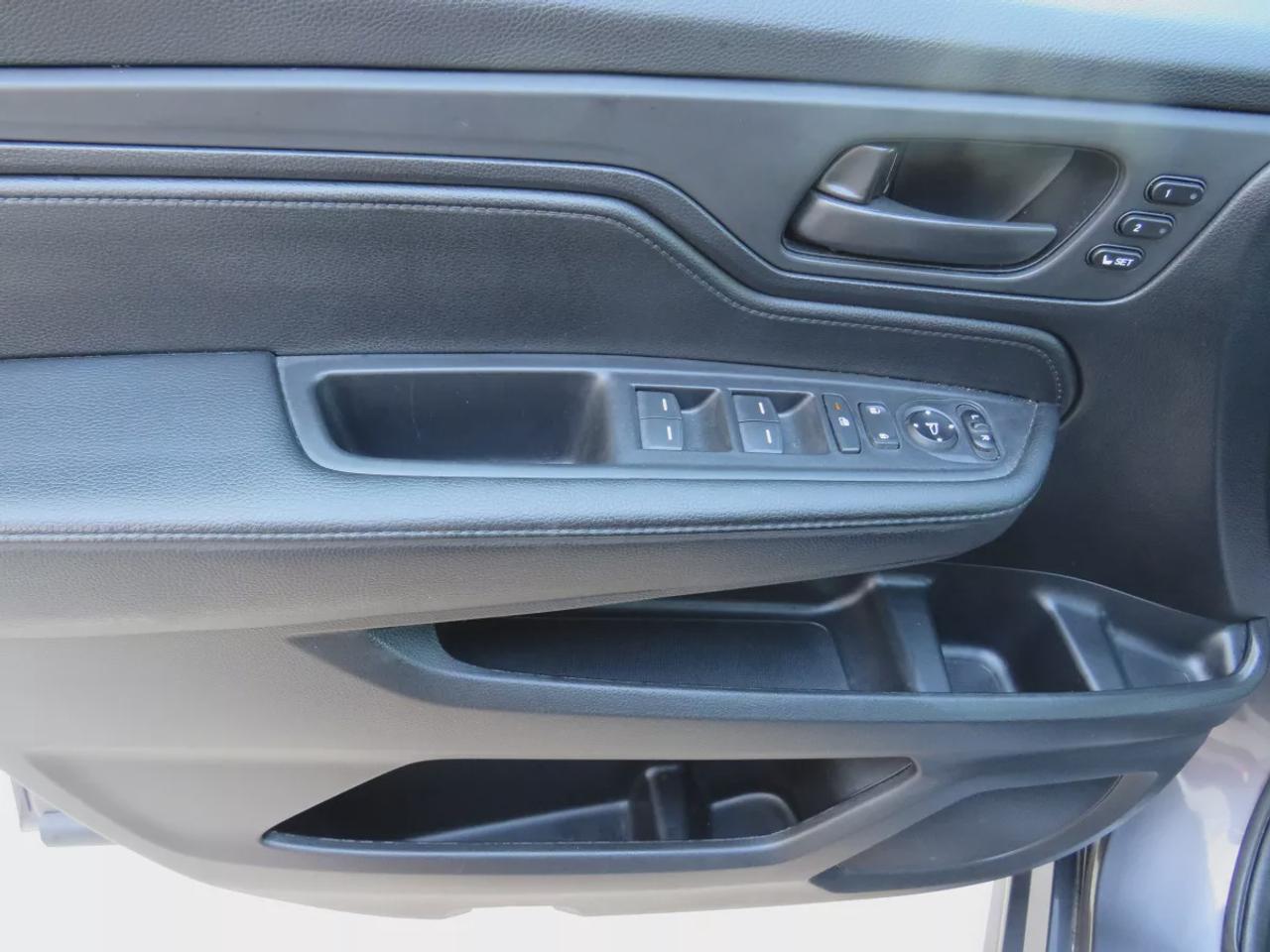 2025 Honda Odyssey Sport-L | Clean Carfax Report | 8 Passenger | Leather | Navigation | Sunroof | Stow and Go | Power Doors | Photo