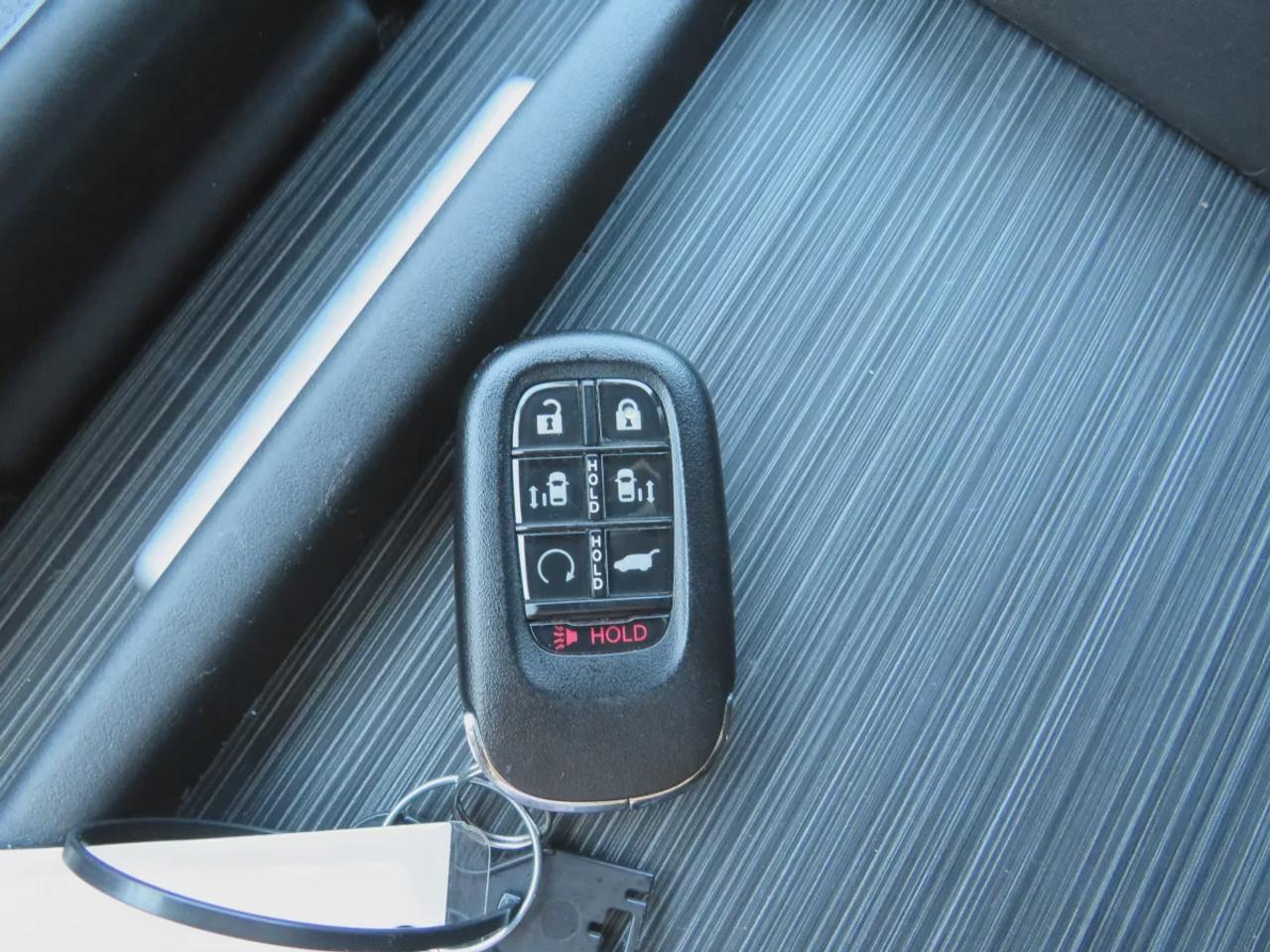2025 Honda Odyssey Sport-L | Clean Carfax Report | 8 Passenger | Leather | Navigation | Sunroof | Stow and Go | Power Doors | Photo