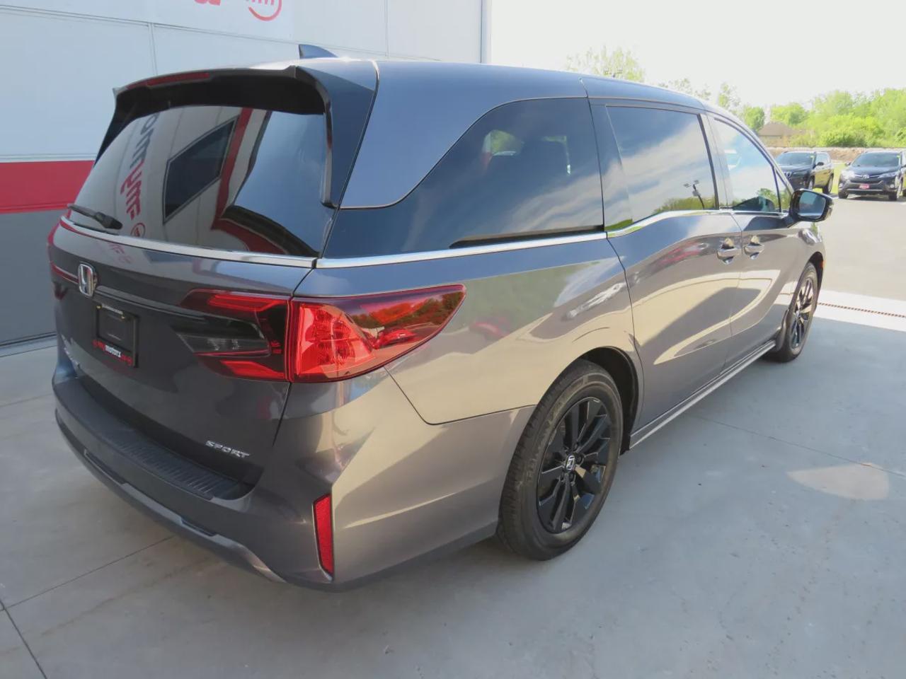2025 Honda Odyssey Sport-L | Clean Carfax Report | 8 Passenger | Leather | Navigation | Sunroof | Stow and Go | Power Doors | Photo