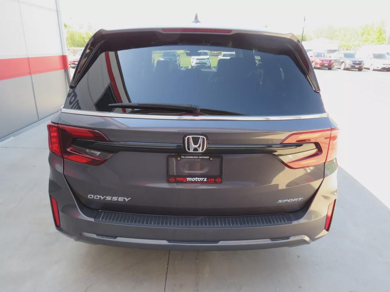 2025 Honda Odyssey Sport-L | Clean Carfax Report | 8 Passenger | Leather | Navigation | Sunroof | Stow and Go | Power Doors | Photo