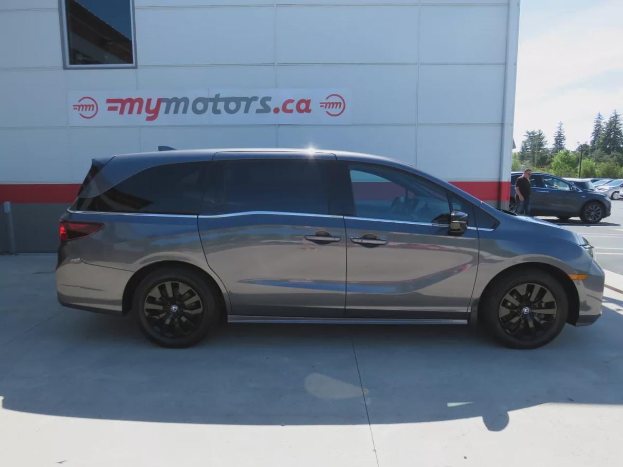 2025 Honda Odyssey Sport-L | Clean Carfax Report | 8 Passenger | Leather | Navigation | Sunroof | Stow and Go | Power Doors | Photo