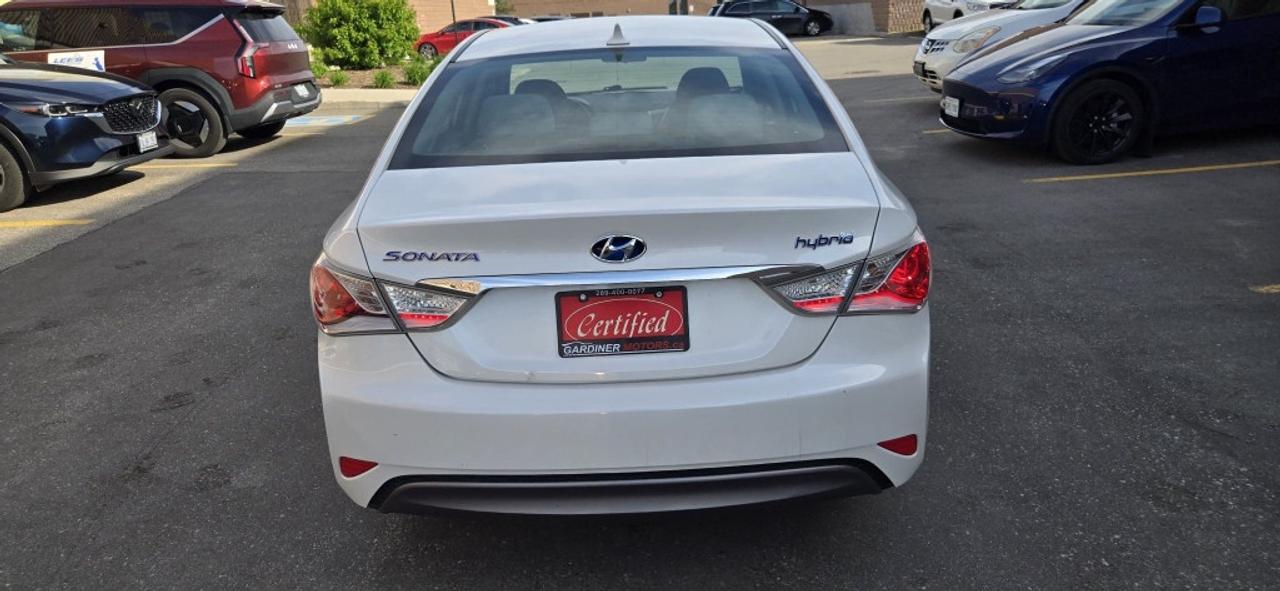 2013 Hyundai Sonata Hybrid Base 4dr Sedan Automatic Photo2