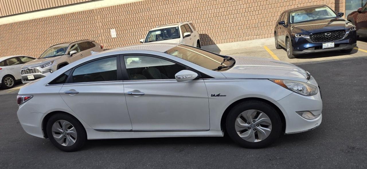 2013 Hyundai Sonata Hybrid Base 4dr Sedan Automatic Photo