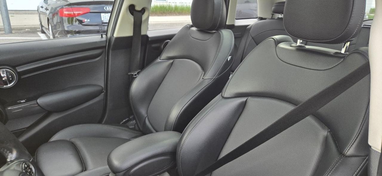 2015 MINI Cooper Hardtop 5dr Hatchback Photo
