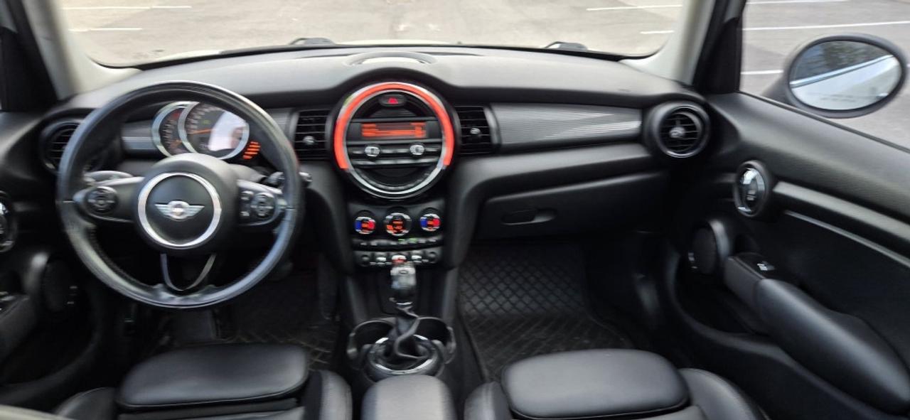 2015 MINI Cooper Hardtop 5dr Hatchback Photo